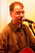 Kaptain Karl at the mic.